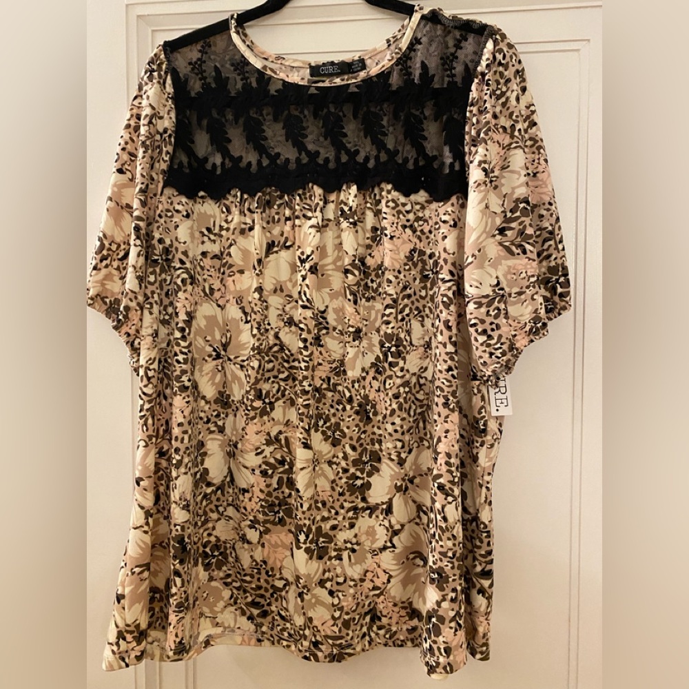 NWT cure brand short sleeve floral top. Size 3x
